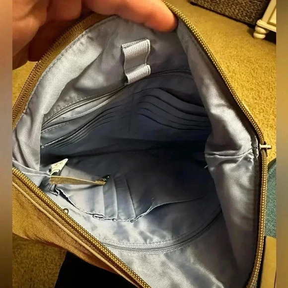 Baggallini Nylon Cross Body Handbag in Beige with Wristlet inside - Picture 5 of 7